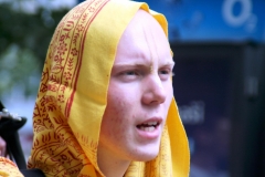 084